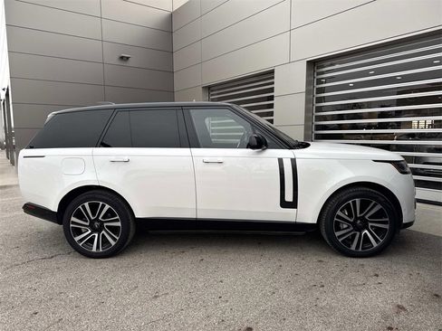 Used 2023 Land Rover Range Rover SE image 9