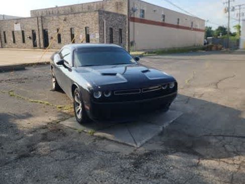 Used 2018 Dodge Challenger SXT RWD image 6