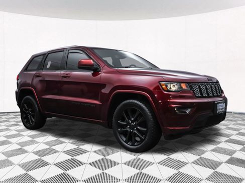 Used 2018 Jeep Grand Cherokee Altitude image 50