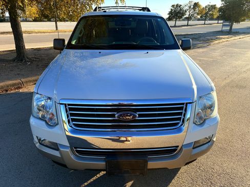 Used 2010 Ford Explorer XLT image 6