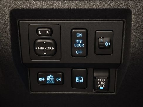 Used 2021 Toyota Tundra Limited w/ Limited Premium Package AWD/4WD image 34