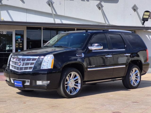 Used 2013 Cadillac Escalade Platinum AWD/4WD image 3