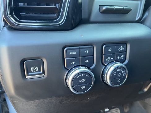 Used 2025 GMC Sierra 2500 AT4 w/ AT4 Premium Plus Package image 12
