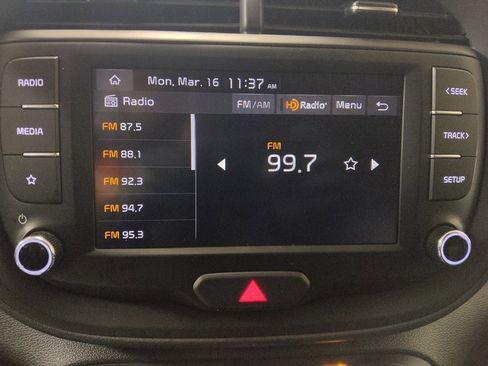 Used 2025 Kia Soul LX w/ LX Technology Package FWD image 25