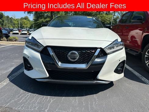 Used 2020 Nissan Maxima SR w/ Sport Mat Group FWD image 2