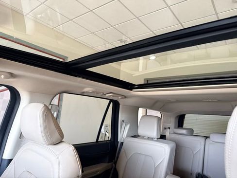 Used 2022 Ford Expedition Limited image 36