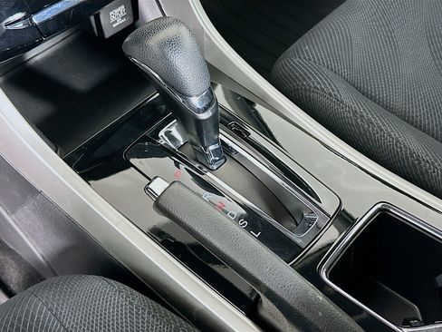 Used 2017 Honda Accord EX image 23