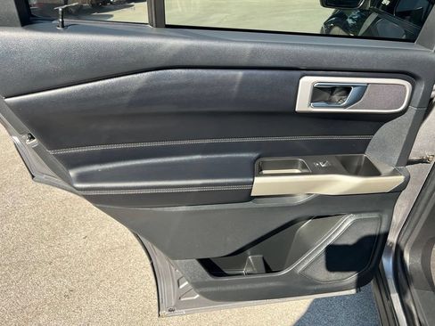 Used 2021 Ford Explorer XLT AWD/4WD image 19