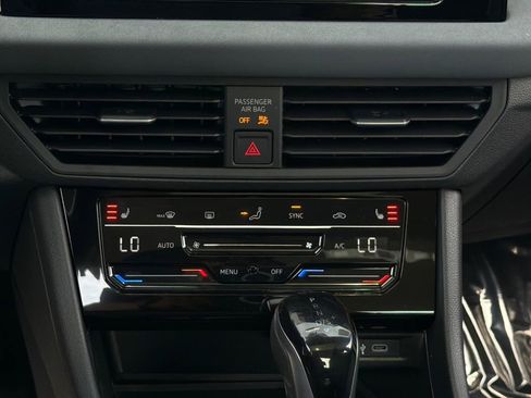 New 2026 Volkswagen Jetta SE FWD image 18
