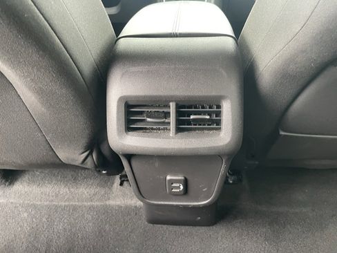 Used 2024 GMC Terrain SLE image 27