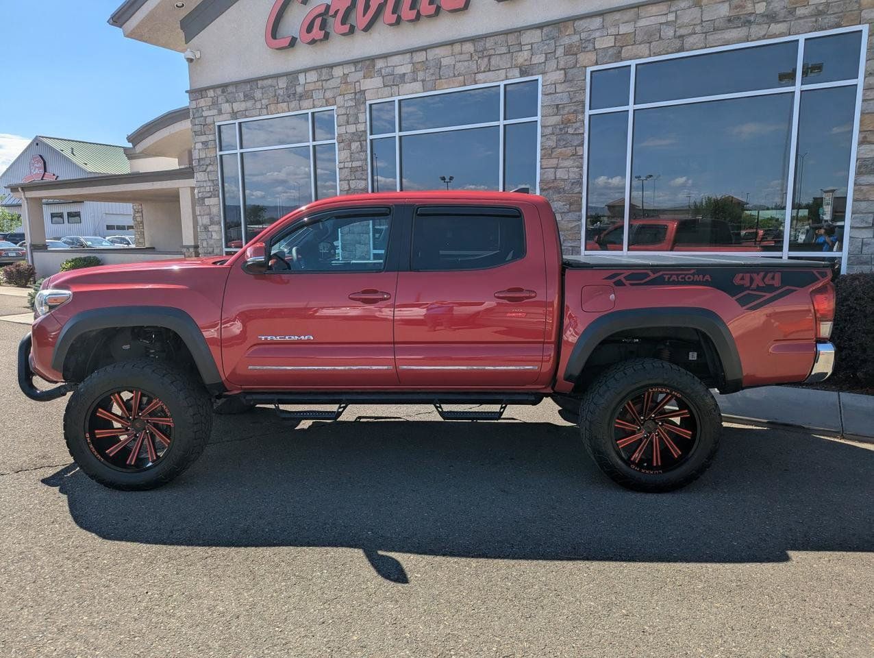 Used 2017 Toyota Tacoma TRD Off-Road w/ Tow Package (A/T) AWD/4WD image 2
