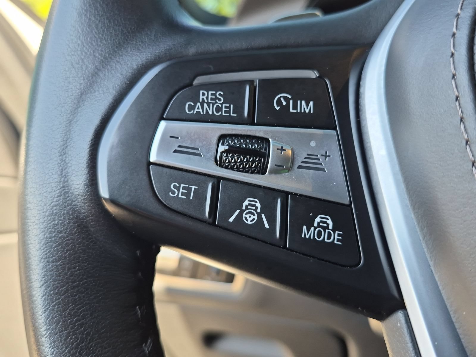 Used 2023 BMW X5 xDrive40i AWD/4WD image 25