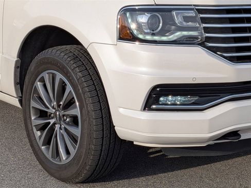 Used 2015 Lincoln Navigator 2WD 4dr Select image 9