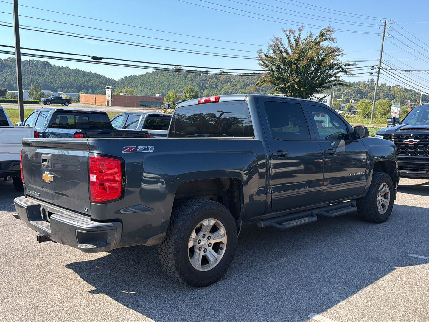 Used 2017 Chevrolet Silverado 1500 LT w/ All Star Edition AWD/4WD image 3