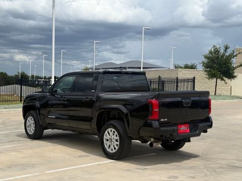 Used 2026 Toyota Tacoma SR5 AWD/4WD image 4
