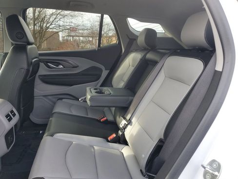 Used 2024 GMC Terrain SLT image 9