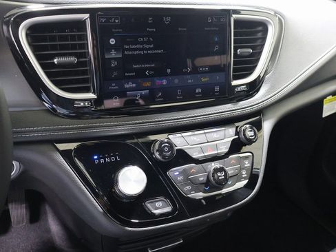 New 2026 Chrysler Pacifica Select image 23