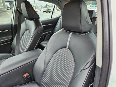 Used 2023 Toyota Camry SE image 11
