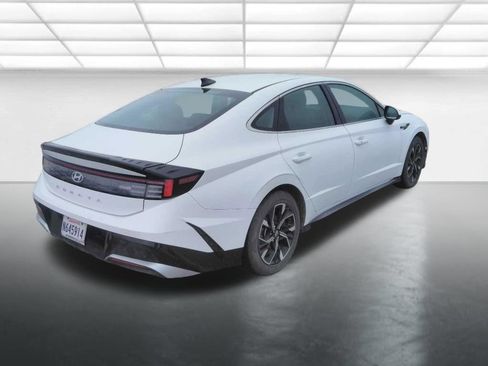 Used 2024 Hyundai Sonata SEL FWD image 2