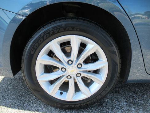 Used 2025 Chevrolet Malibu LT FWD image 9