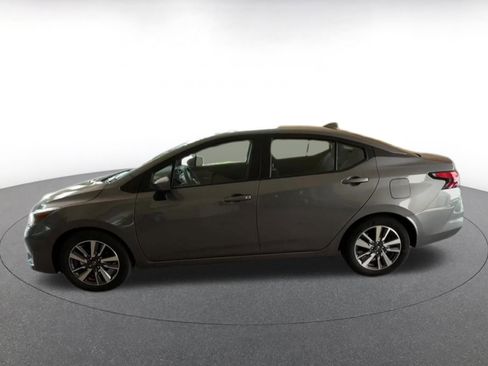 Used 2025 Nissan Versa SV image 9