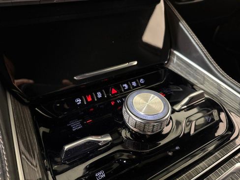 Used 2022 Jeep Wagoneer Series III w/ Rear Seat Video Group 1 image 27