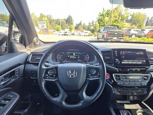 Used 2021 Honda Pilot Black Edition image 11