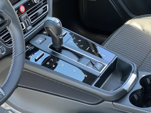 New 2026 Porsche Macan Turbo image 27