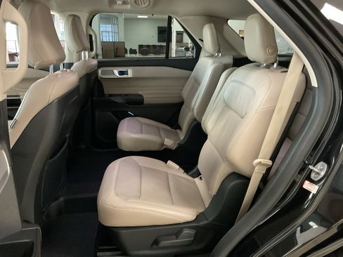 Used 2020 Ford Explorer Limited image 24