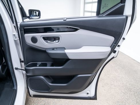 Used 2025 Honda Pilot EX-L image 24