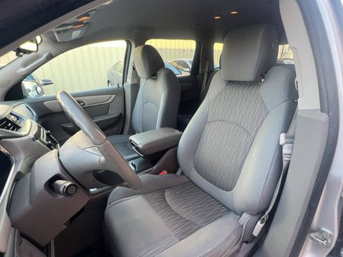 Used 2017 Chevrolet Traverse LT FWD image 17