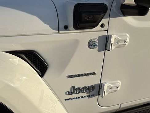 Used 2023 Jeep Wrangler Unlimited Sahara w/ Cold Weather Group image 15