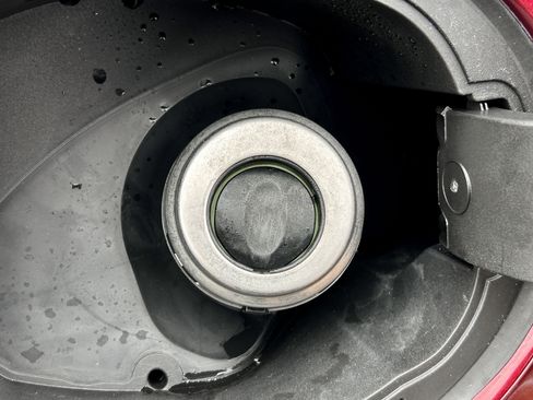 Used 2020 Jeep Cherokee Latitude Plus w/ Cold Weather Group image 13