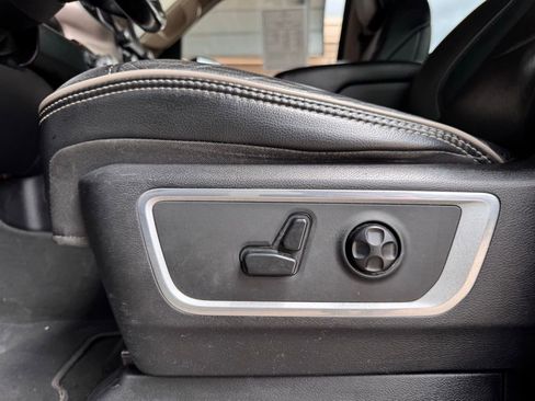 Used 2020 RAM 1500 Laramie AWD/4WD image 9