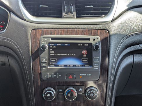 Used 2017 Chevrolet Traverse LT image 15