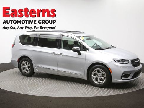 Used 2023 Chrysler Pacifica Limited image 74