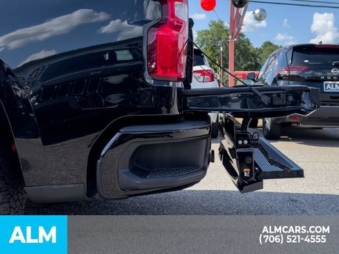 Used 2024 Chevrolet Silverado 1500 High Country w/ Midnight Edition AWD/4WD image 8