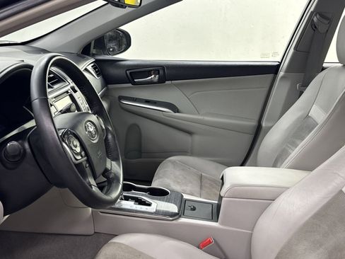 Used 2014 Toyota Camry XLE w/ Leather Package image 2