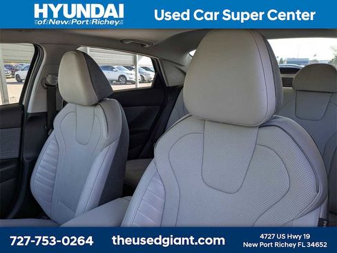 Used 2023 Hyundai Elantra Limited image 7