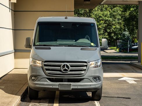 Used 2021 Mercedes-Benz Sprinter 2500 image 3