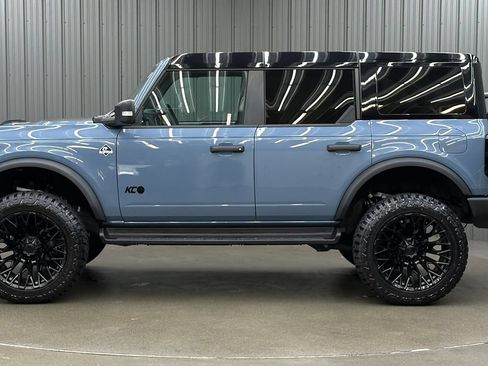 Used 2025 Ford Bronco Outer Banks AWD/4WD image 2