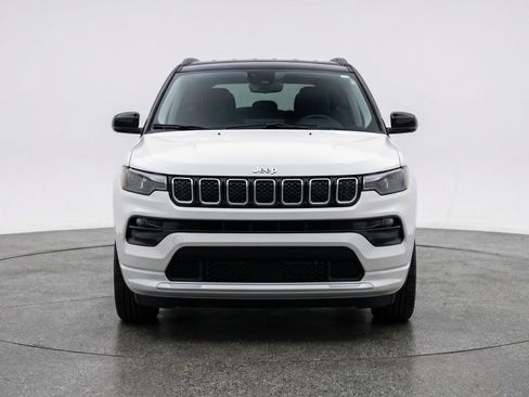 Used 2025 Jeep Compass Limited AWD/4WD image 2