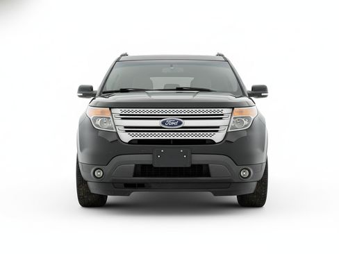 Used 2015 Ford Explorer XLT w/ Equipment Group 202A FWD image 3