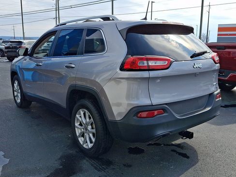 Used 2018 Jeep Cherokee Latitude w/ Cold Weather Group image 4