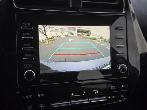 Used 2021 Toyota Prius LE image 15