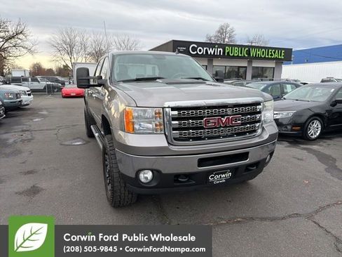 Used 2014 GMC Sierra 2500 SLT w/ SLT Convenience Package image 3