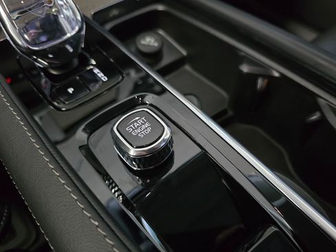 Used 2023 Volvo XC90 T8 Ultimate w/ Lounge Package image 29