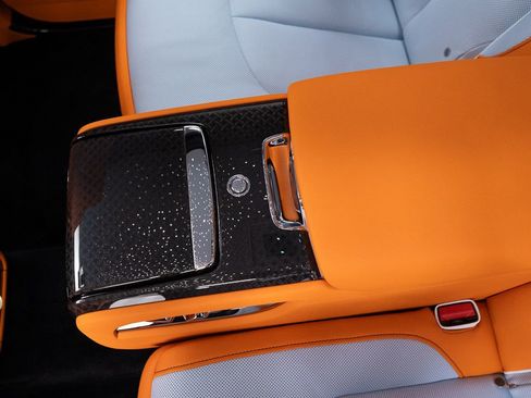 New 2026 Rolls-Royce Cullinan Black Badge image 28