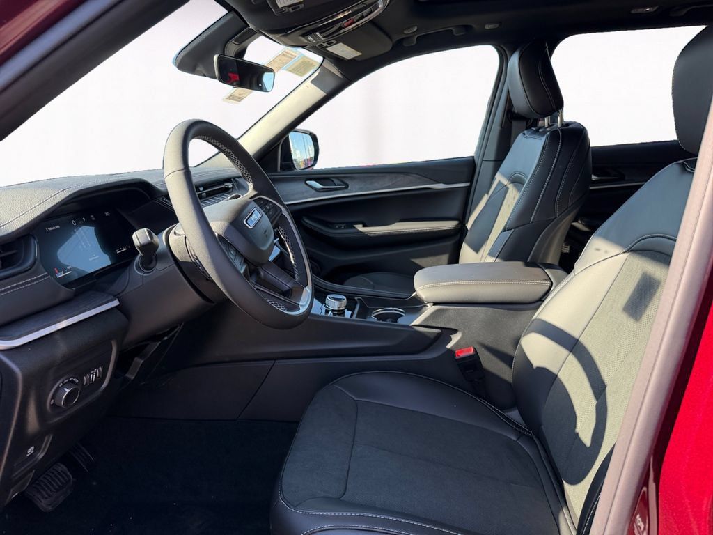 New 2026 Jeep Grand Cherokee Altitude AWD/4WD image 9