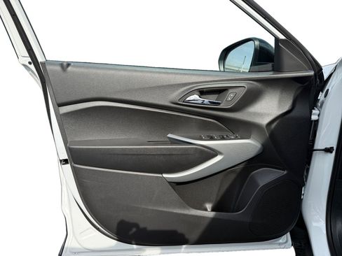 New 2026 Chevrolet Trax RS image 9
